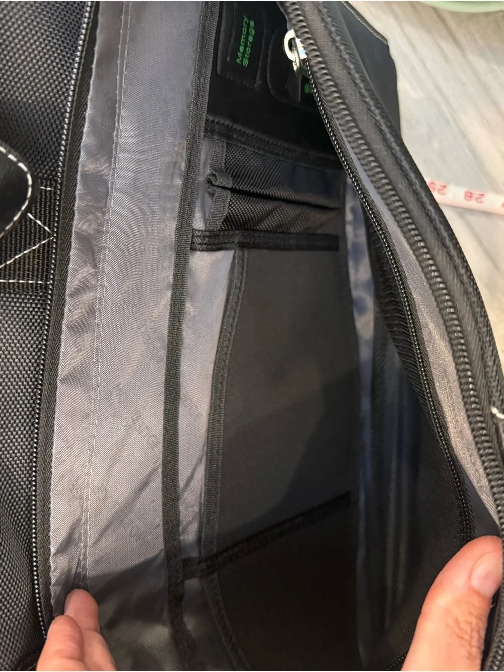 NWOT Black Mobile Edge 16